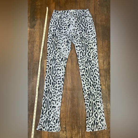 Good American Black and Gray Animal Print Jeans - Picture 5 of 10
